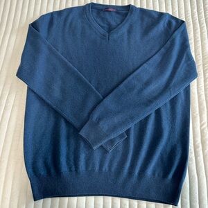 Men’s cashmere v-neck sweater Sz S